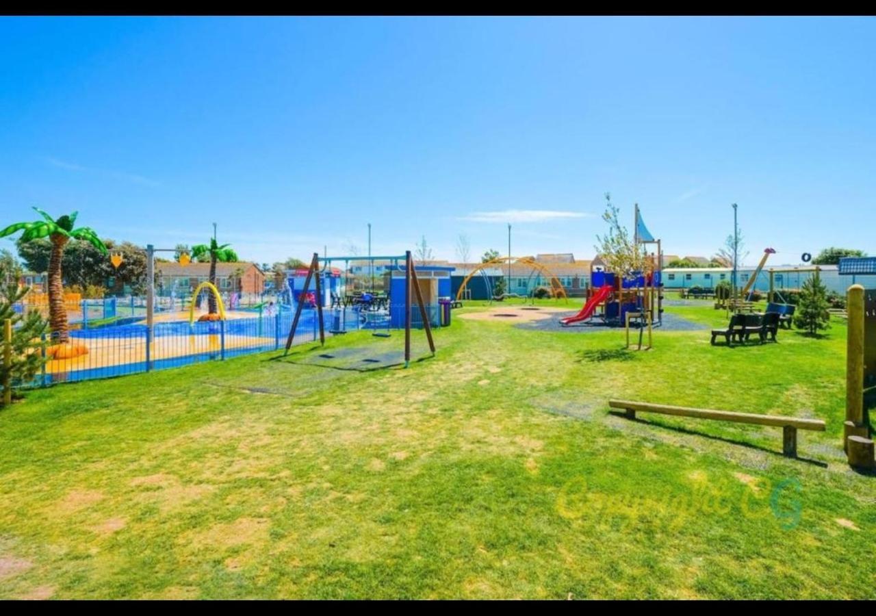 Mp768 - Camber Sands Holiday Park - Huge Lodge - Small Dog Friendly - Sleeps 8 Экстерьер фото